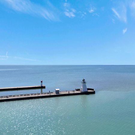 Luxe Lodges On Lake Erie 포트 도버 외부 사진
