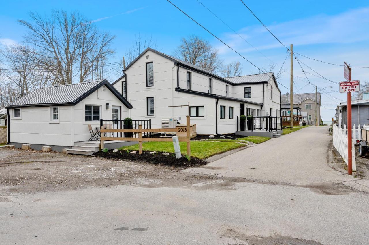 Luxe Lodges On Lake Erie 포트 도버 외부 사진