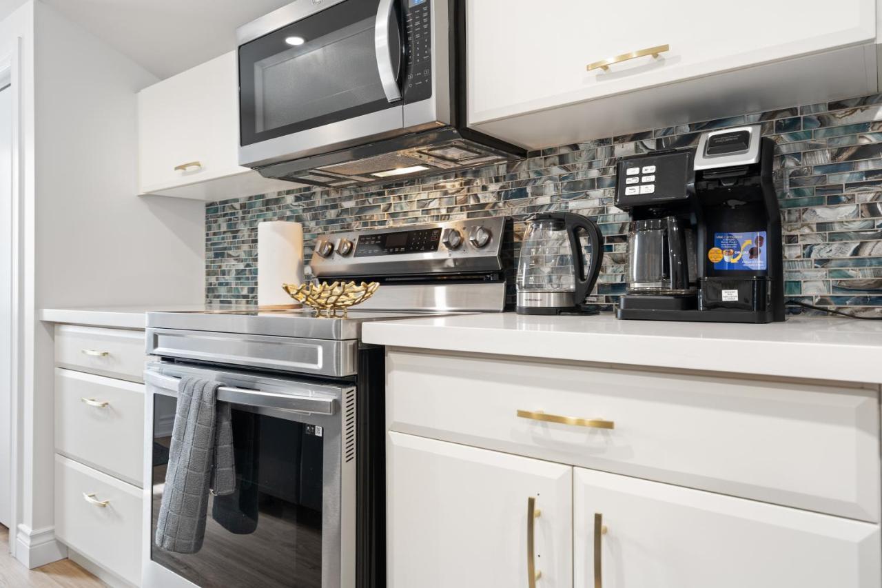 Luxe Lodges On Lake Erie 포트 도버 외부 사진