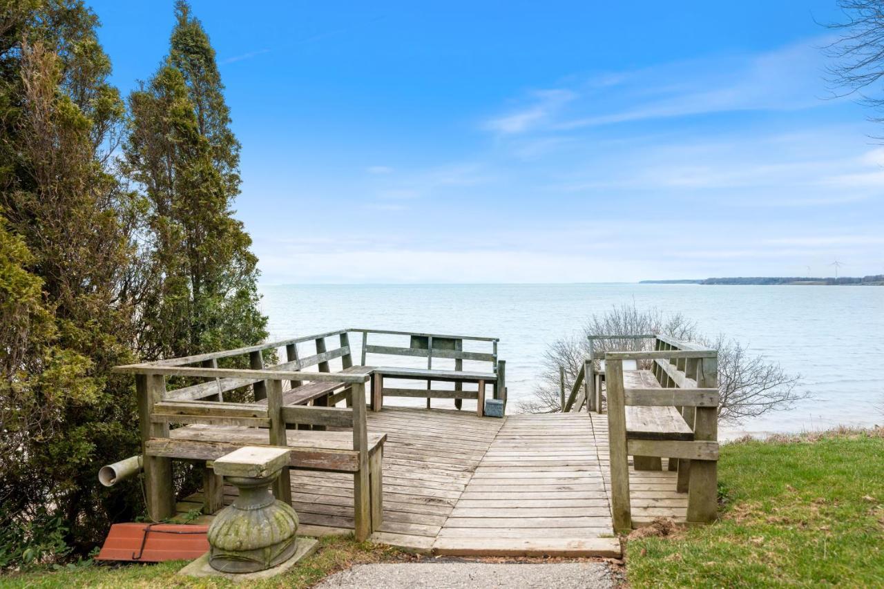 Luxe Lodges On Lake Erie 포트 도버 외부 사진