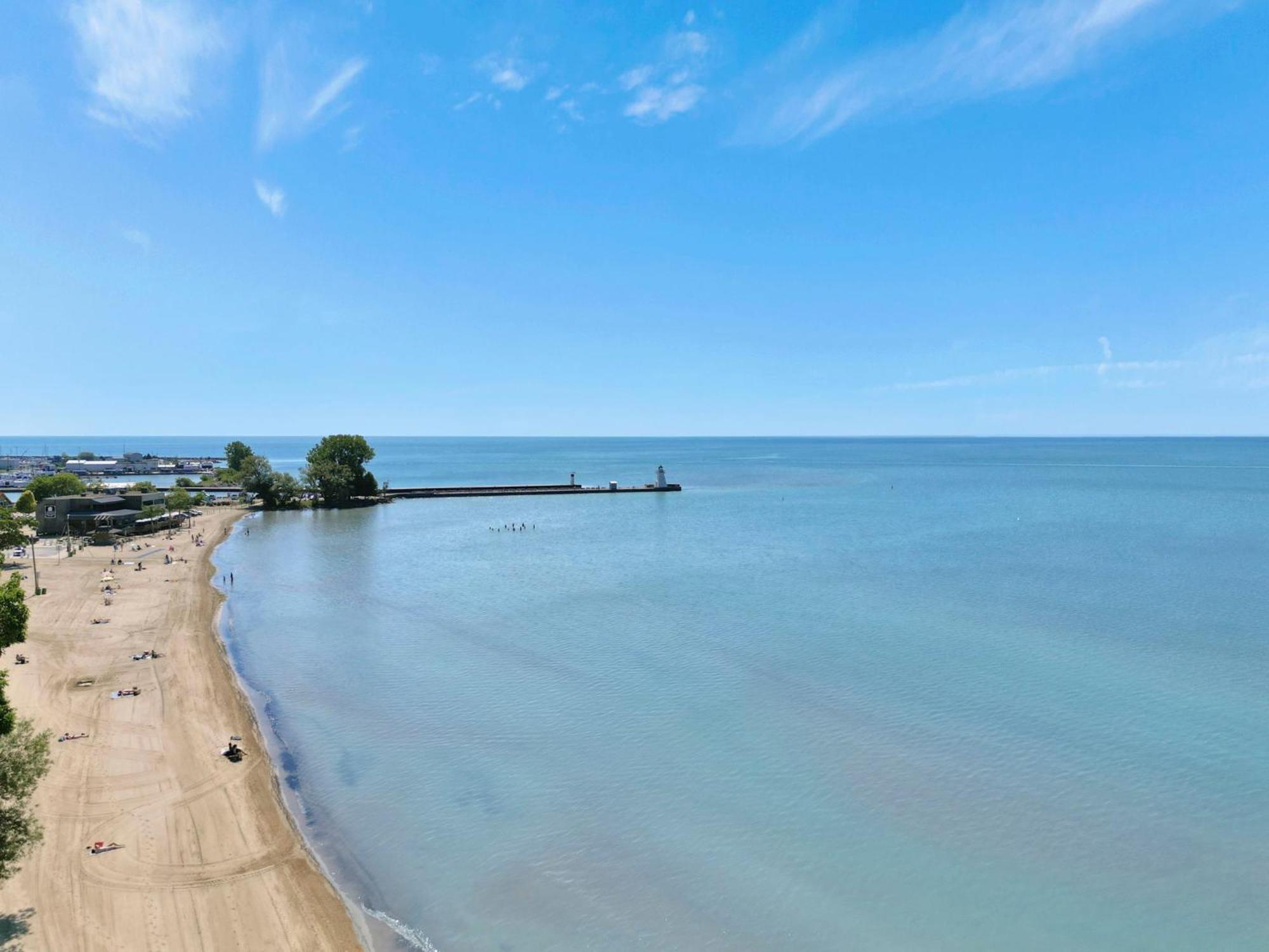 Luxe Lodges On Lake Erie 포트 도버 외부 사진